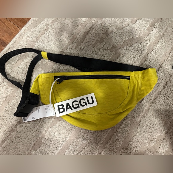 Baggu Crescent Yellow/Green Fanny Pack Bag - NWT - Picture 1 of 4